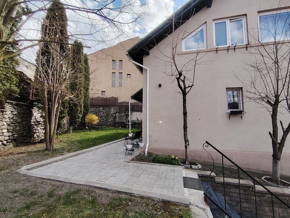 Vând casă în zona centrală Petrosani