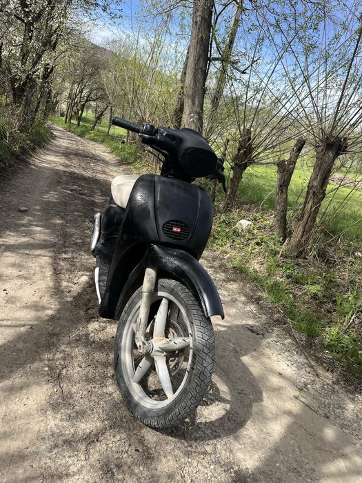Scuter aprilia scarabeo
