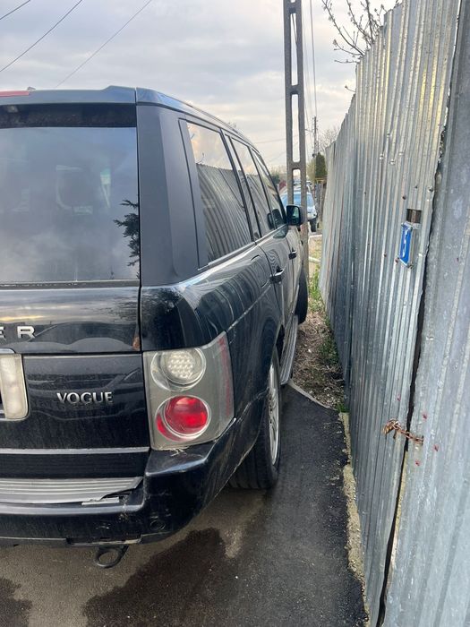 Dezmembrez Range rover Vogue 3.6d