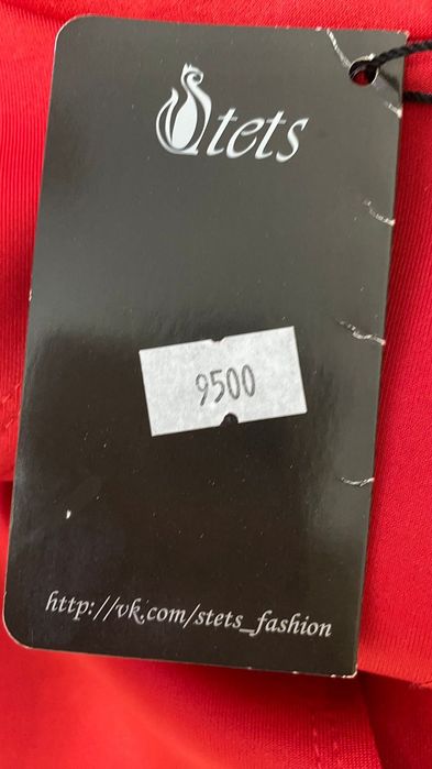 Красное платье...