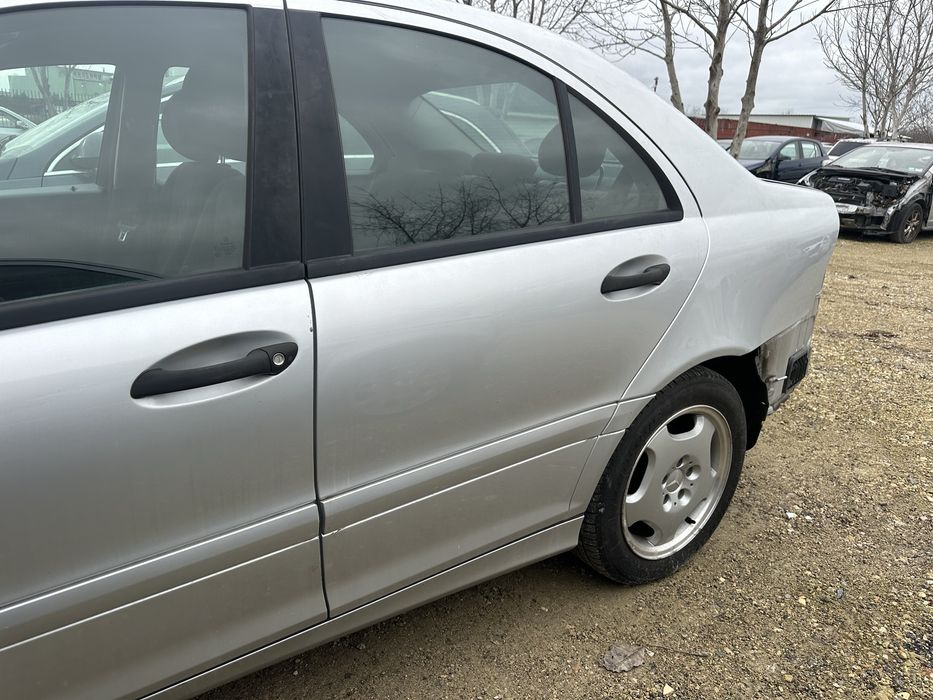 Врата задна лява за Мерцедес W203 седан!!! C classe седан!