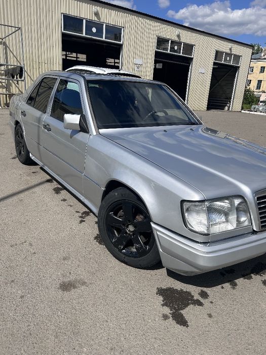 Продам мерс 124 е 280