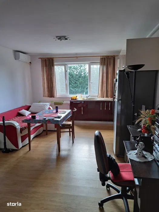Apartament la etajul 1, parcare, balcon, zona Eroilor