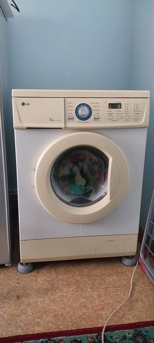 Прадаётся стиральная машина LG