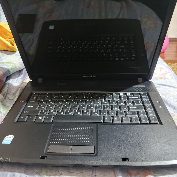 ноутбук emachines E520