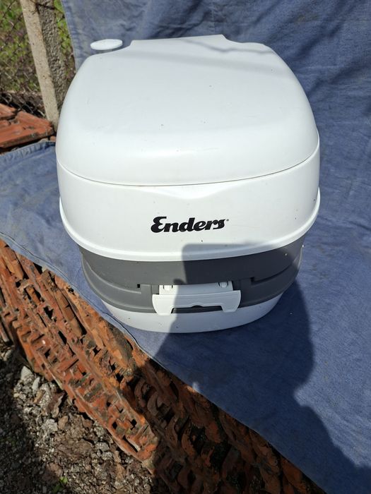 Химическа тоалетна почти нова.