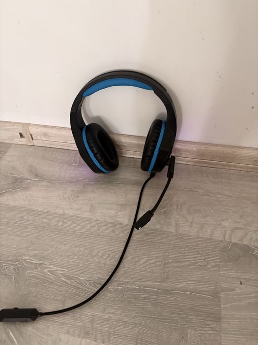 Casti gaming RGB surround noise cancelation si/sau suport RGB casti