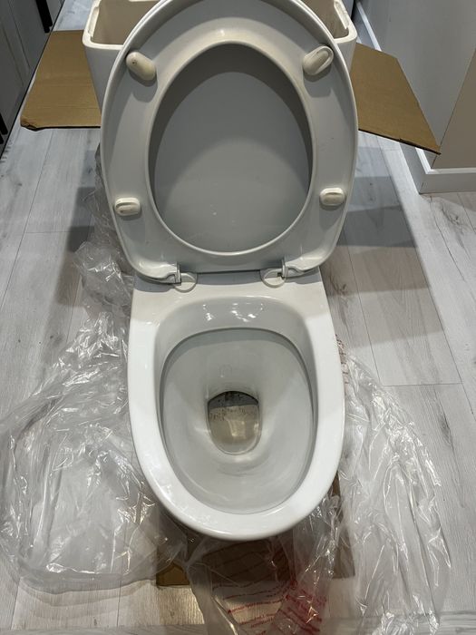 Продается унитаз с бочком Б/У.