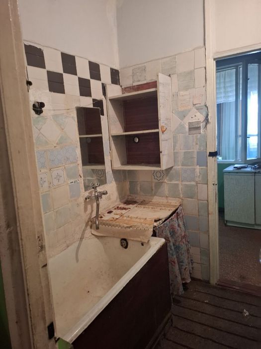 Продаётся   Чиланзар  22 кв 1 ком квартира  с балконом 1,5х6  1/3/4