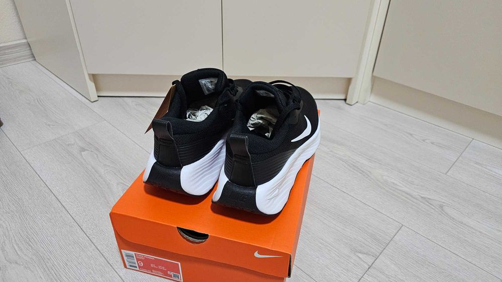 Оригинални маратонки Nike - 42