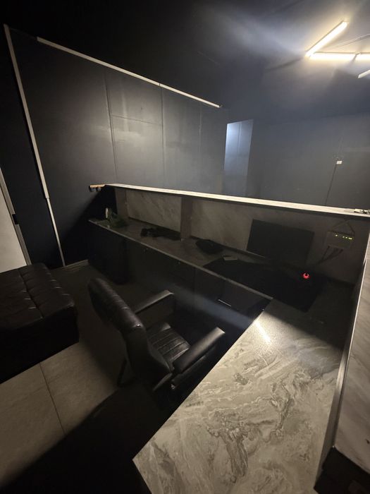 Bar game clubga sotiladi 4 m ga 1.8 m