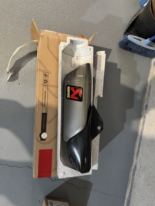 Крайно гърне Akrapovic за Yamaha R1 slip-on