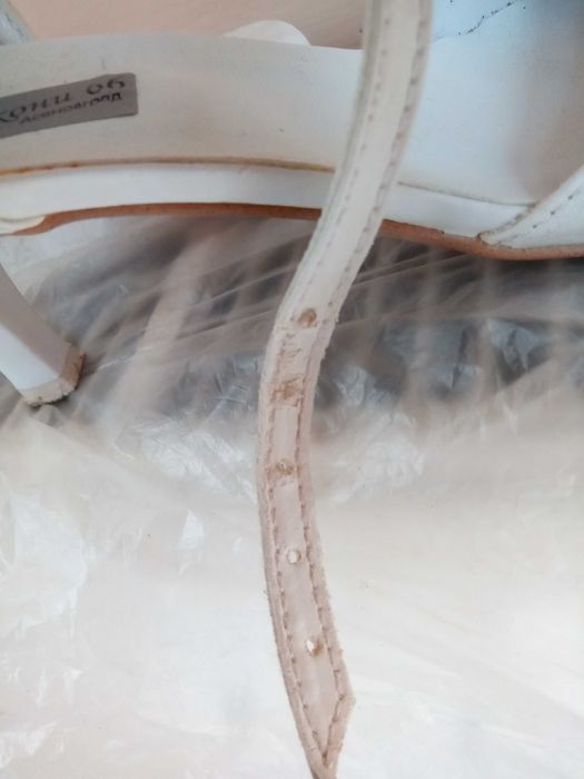 Бели официални обувки на ток 36/37 номер