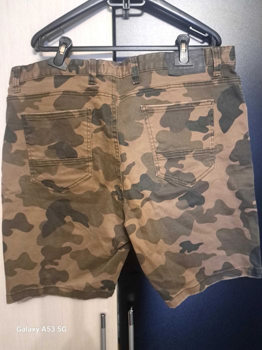 Pantaloni camuflaj