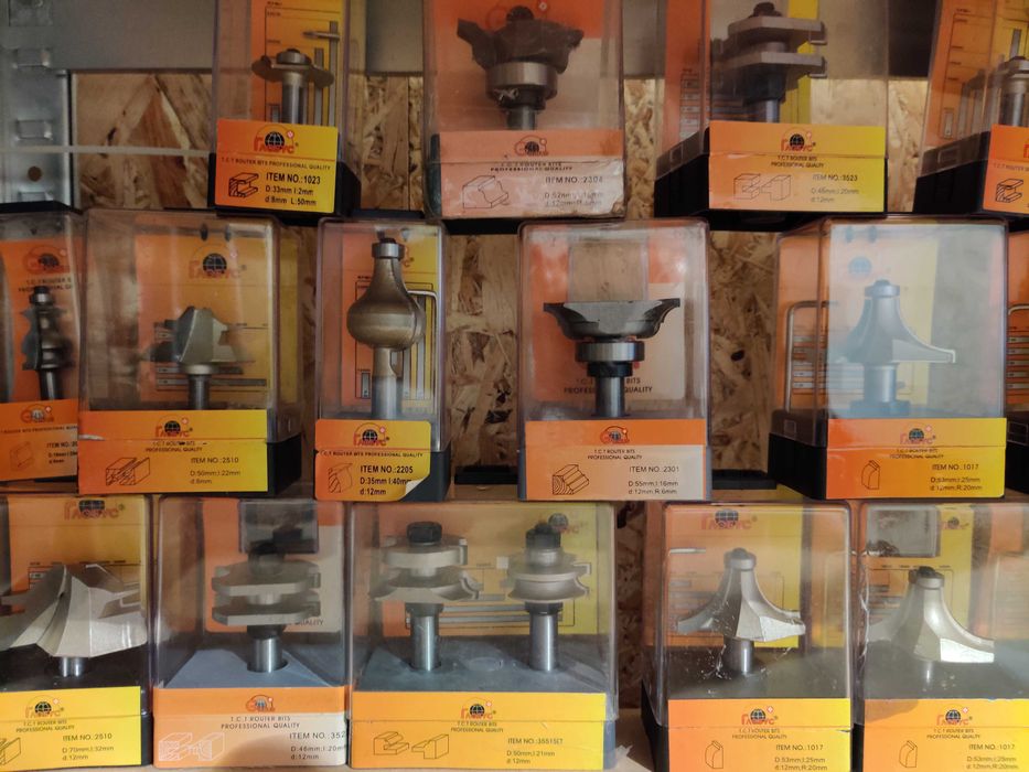 Freze ober cu coada diferite modele cutite de calitate