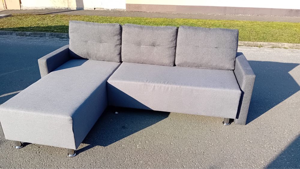 Coltar extensibil cu loc pentru haine