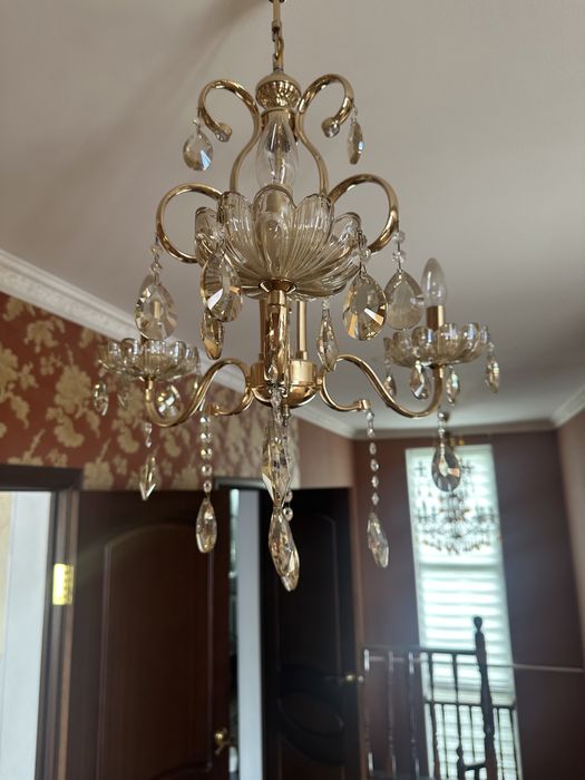 Продаются люстры