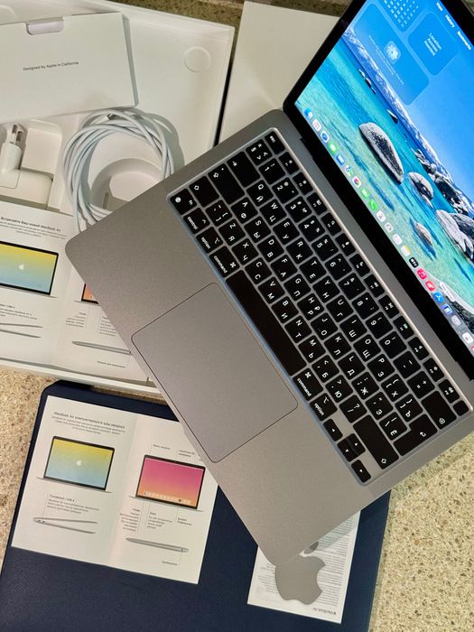 MacBook air M1 (256gb) like new 100%