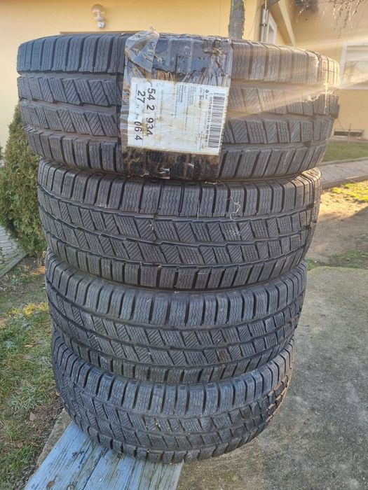 Vand 4 cauciucuri iarna noi 235 65 16c
