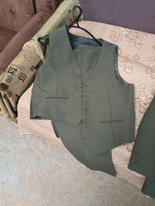 Мужской костюм тройка.