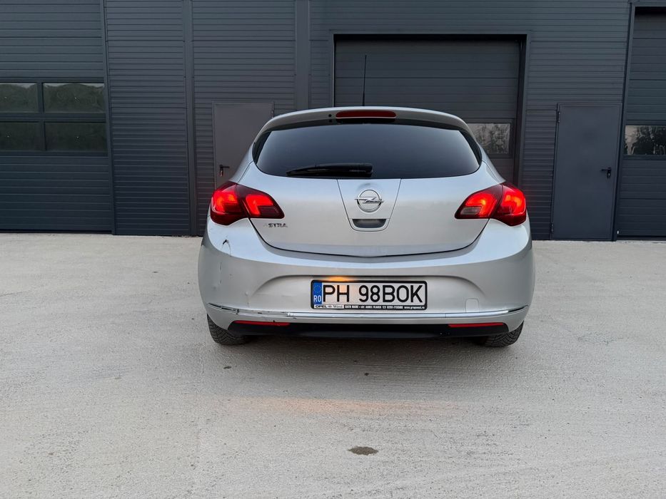 Opel Astra J 2013 1.6benzina + Gpl Avariat