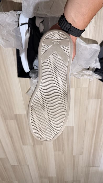 Adidasi karl lagerfeld marimea 44 purtati foarte putin.