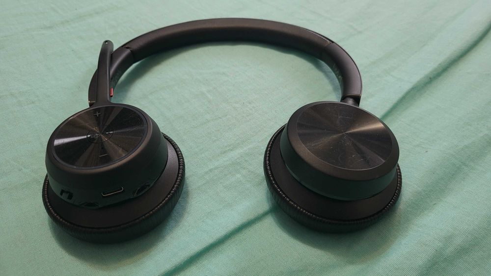 Casca Plantronics Voyager POLY V4320 Usb C cu microfon fuctionale