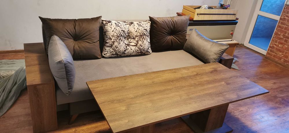 Продавам диван като нов