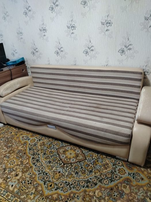 Продаётся раскладной диван.