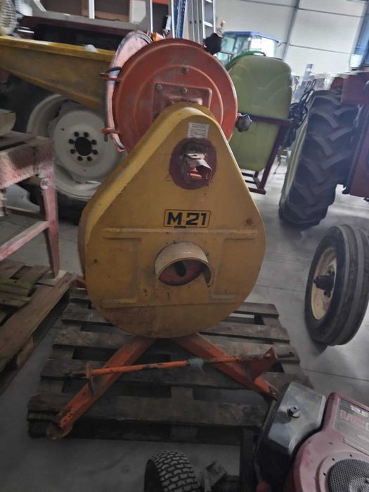 Moară de cereale pentru tractor