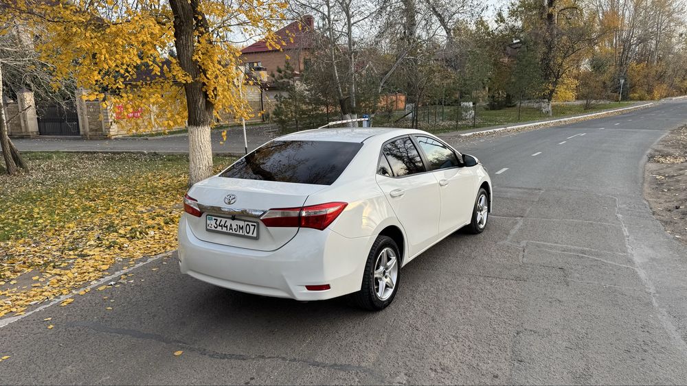 Toyota Corolla 2015год
