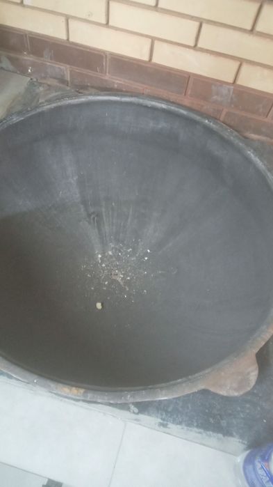 Продам чугунные казаны очень тяжёлые  и вечные .