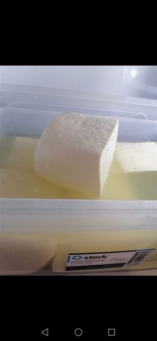 Vând brânză de vaci