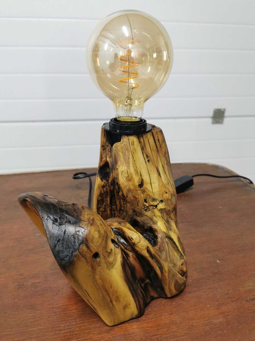 Lampa ornamentala decorativa din lemn, în forma de inima