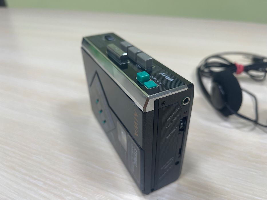Ретро Aiwa HS‑G35 MKIII Walkman (1988) + оригинални слушалки — отлично