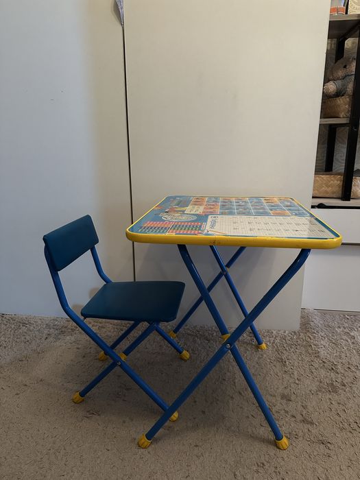 Складной детский столик