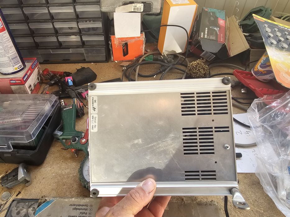 Vând încărcător baterii 12v