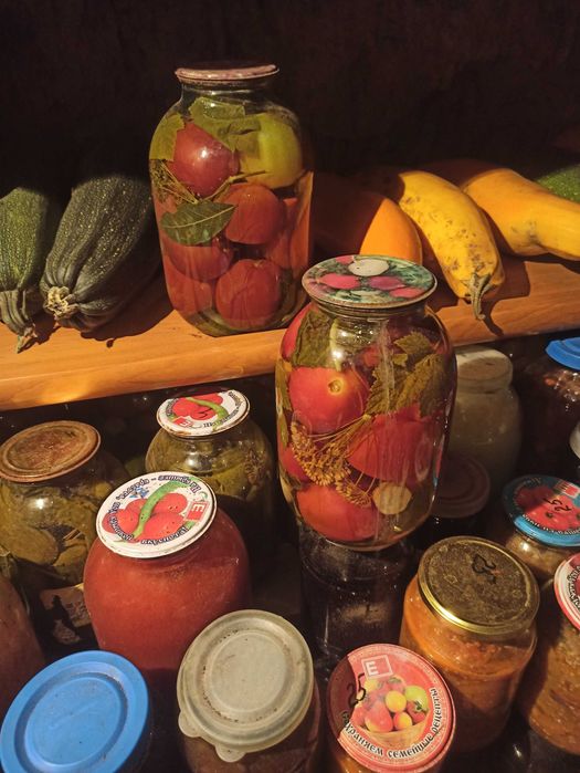 Огурцы, помидоры маринованные