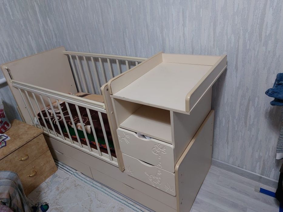 Продам манеж, новый почти