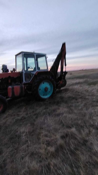 трактор -эксковатор ЮМЗ