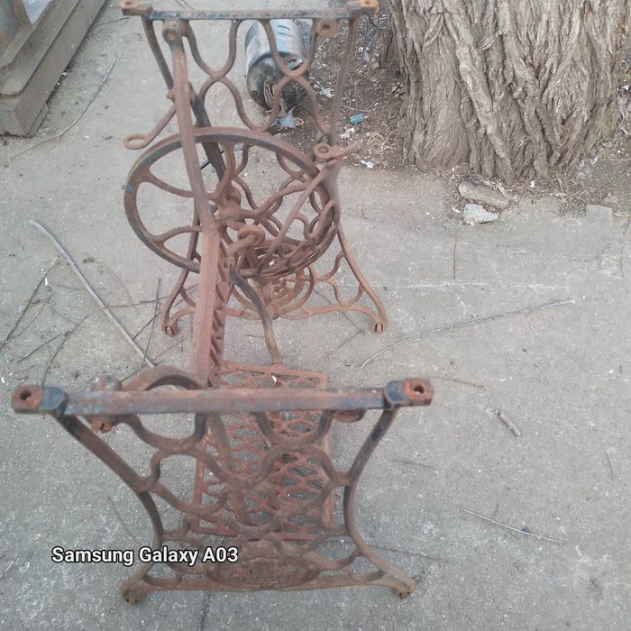 Cadru de fonta pe fași fier beton si ramenă de cusut stre foarte buna