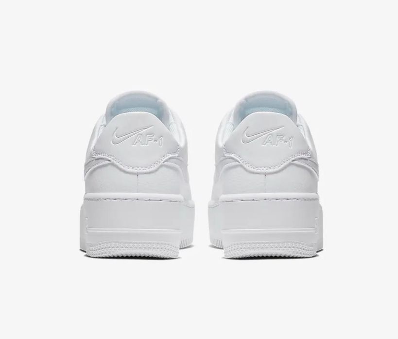 Чисто нови Nike Air Force 1 Sage Low