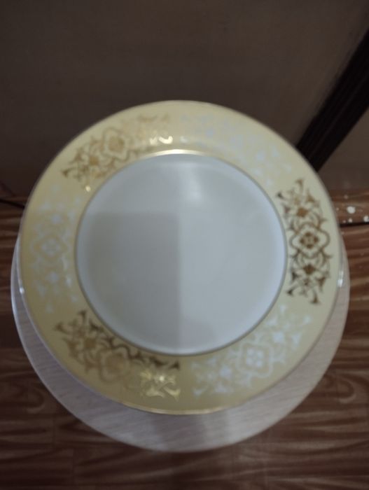 Набор больших  тарелок.