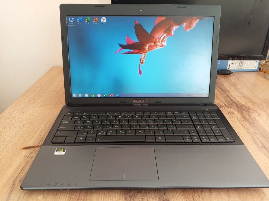 Ноутбук Asus x55l core i3-2328M в хорошем состоянии.