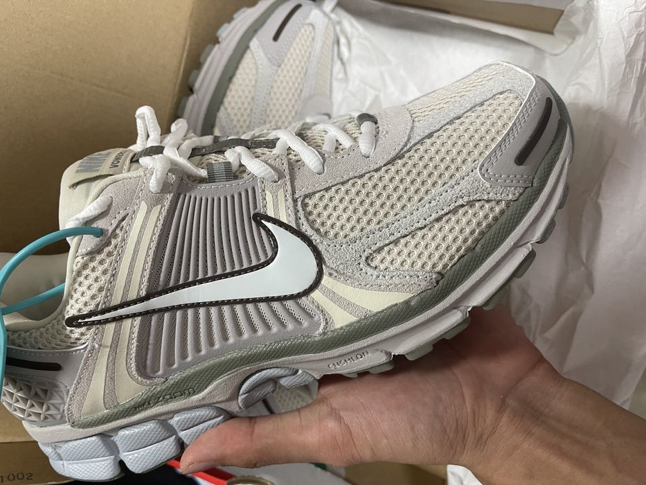 Кроссовки Vomero 5