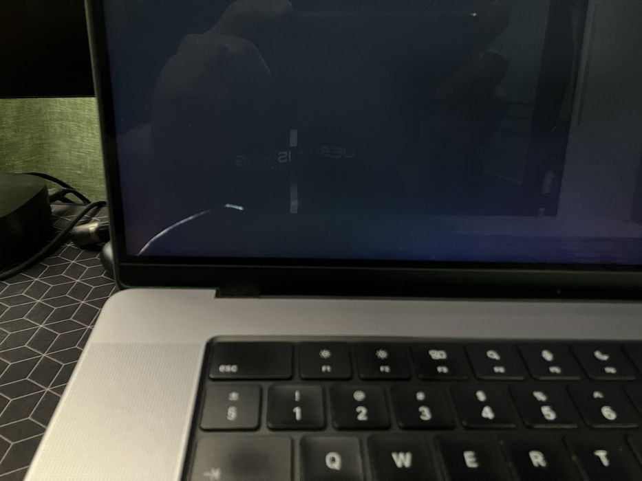 Macbook Pro 16 M2 Max - 1TB - 32GB Ram - Display Crapat - Functional