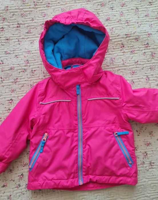 Продам лёгкую курточку на девочку
