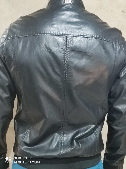 Продам куртку (весна осень)