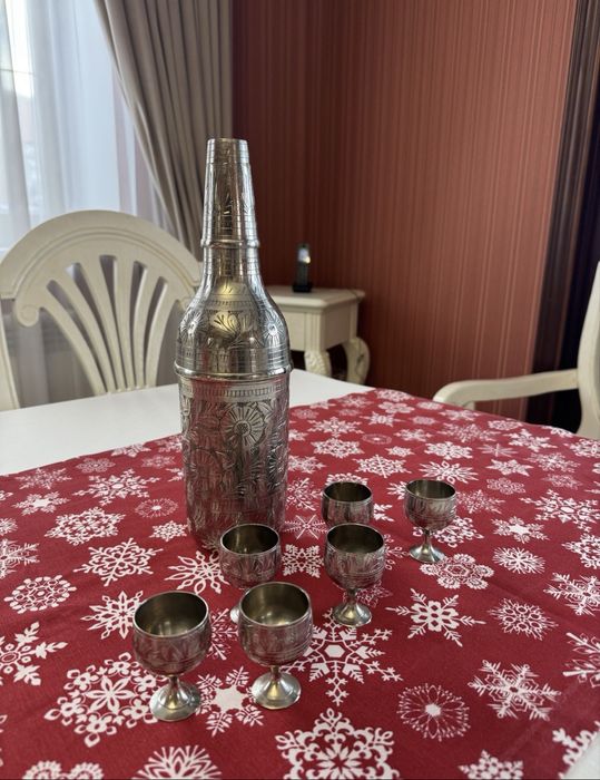 Графин с рюмками