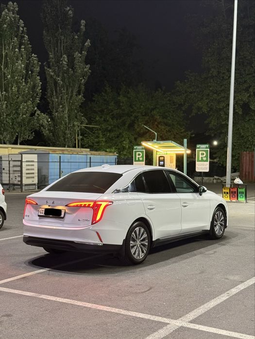 Hongqi E-QM5 2024 Elektromobil Arendaga beriladi